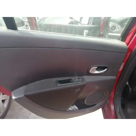 RENAULT CLIO GRANDTOUR '2011 20 ANIVERSARIO ROJO
