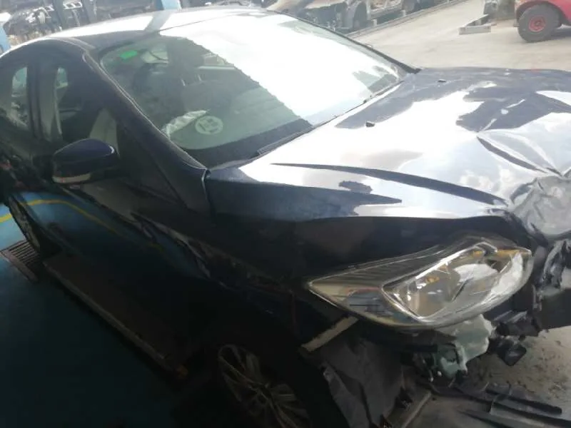 FORD FOCUS LIM. (CB8) FORD FOCUS LIM. (CB8) '2014 AMBIENTE AZUL 2010