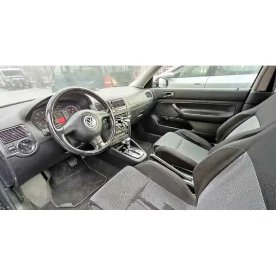 VOLKSWAGEN GOLF IV BERLINA (1J1) '2000 2.3 V5 CAT (AGZ) AZUL