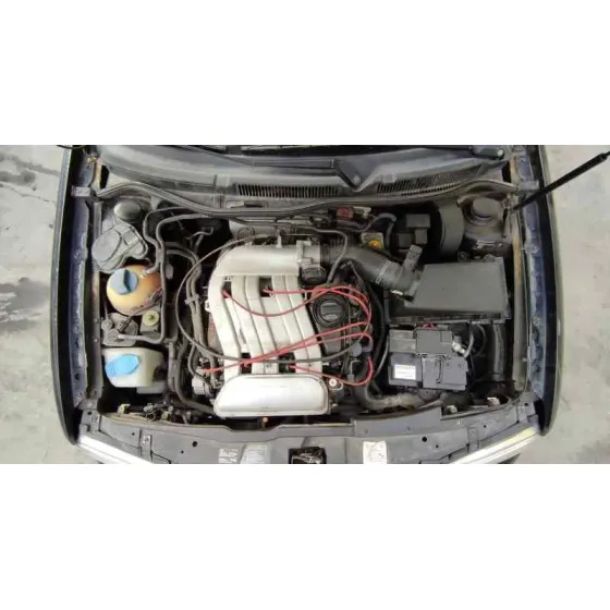 VOLKSWAGEN GOLF IV BERLINA (1J1) '2000 2.3 V5 CAT (AGZ) AZUL