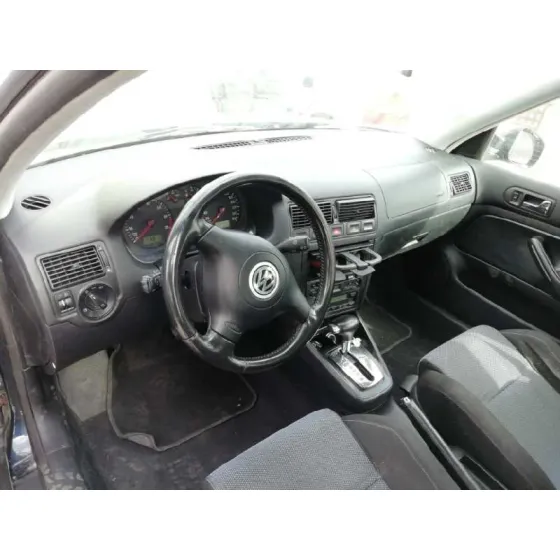 VOLKSWAGEN GOLF IV BERLINA (1J1) '2000 2.3 V5 CAT (AGZ) AZUL