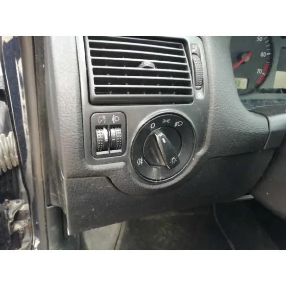 VOLKSWAGEN GOLF IV BERLINA (1J1) '2000 2.3 V5 CAT (AGZ) AZUL