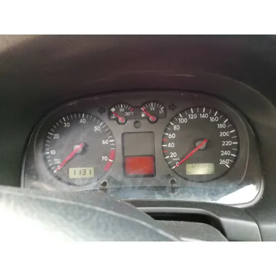 VOLKSWAGEN GOLF IV BERLINA (1J1) '2000 2.3 V5 CAT (AGZ) AZUL