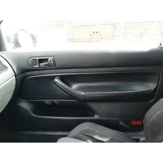 VOLKSWAGEN GOLF IV BERLINA (1J1) '2000 2.3 V5 CAT (AGZ) AZUL