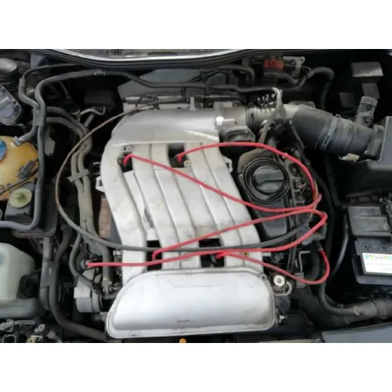 VOLKSWAGEN GOLF IV BERLINA (1J1) '2000 2.3 V5 CAT (AGZ) AZUL