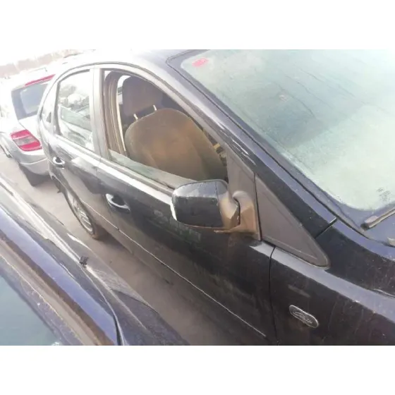 FORD FOCUS BERLINA (CAP) '2006 AMBIENTE (D) NEGRO