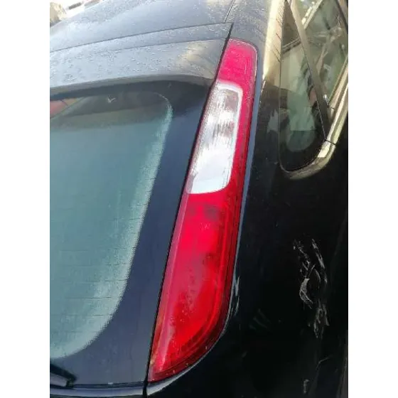 FORD FOCUS BERLINA (CAP) '2006 AMBIENTE (D) NEGRO