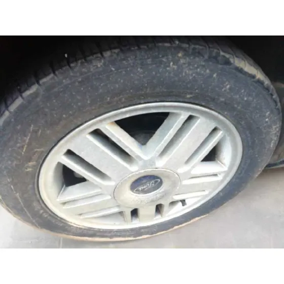 FORD FOCUS BERLINA (CAP) '2006 AMBIENTE (D) NEGRO