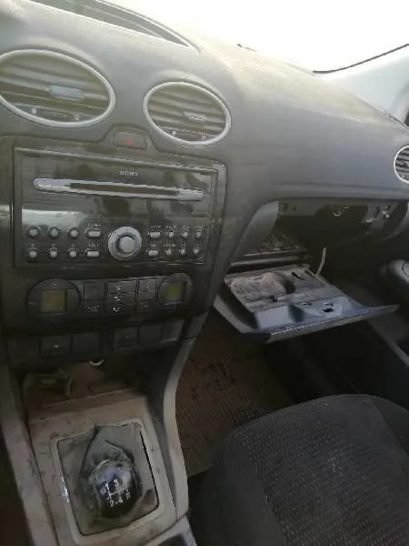FORD FOCUS BERLINA (CAP) '2006 AMBIENTE (D) NEGRO