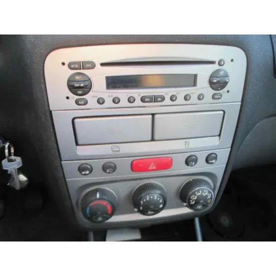 ALFA ROMEO 147 (190) '2003 1.6 T.SPARK ECO DISTINCTIVE GRIS