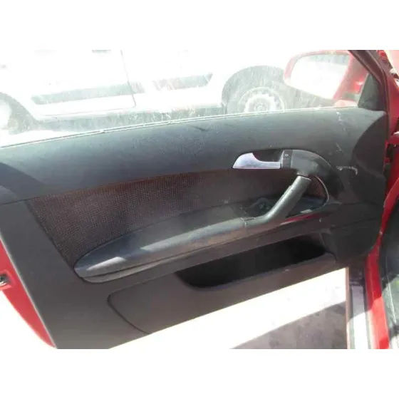 AUDI A3 (8P) '2005 1.9 TDI AMBIENTE ROJO