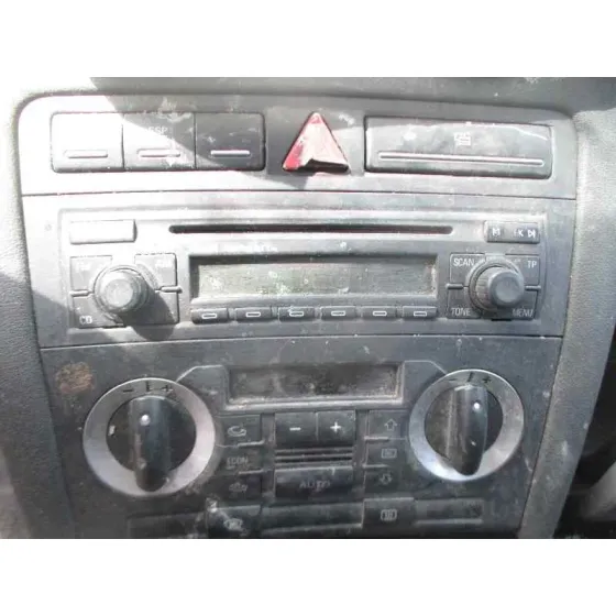 AUDI A3 (8P) '2005 1.9 TDI AMBIENTE ROJO