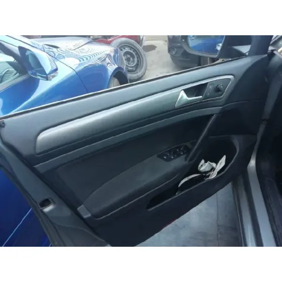 VOLKSWAGEN GOLF VII LIM. '2014 BUSINESS BLUEMOTION TECH. GRIS