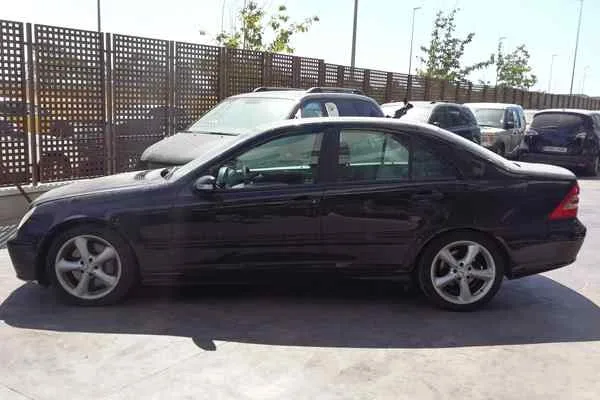 MERCEDES CLASE C (W203) BERLINA '2004 220 CDI (LA) (203.008) NEGRO