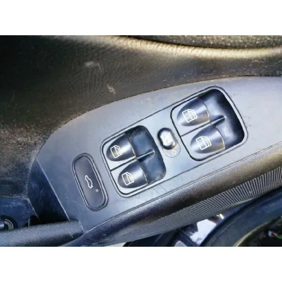 MERCEDES CLASE C (W203) BERLINA '2004 220 CDI (LA) (203.008) NEGRO