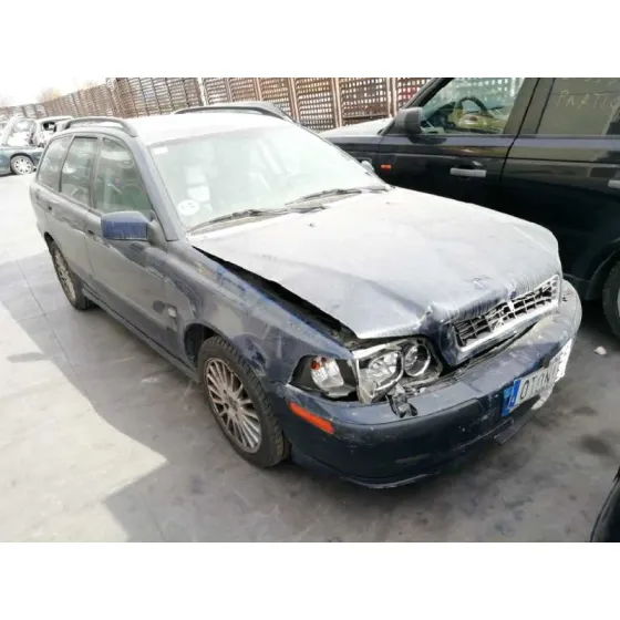 VOLVO V40 FAMILIAR '2002 2.0 T NEGRO