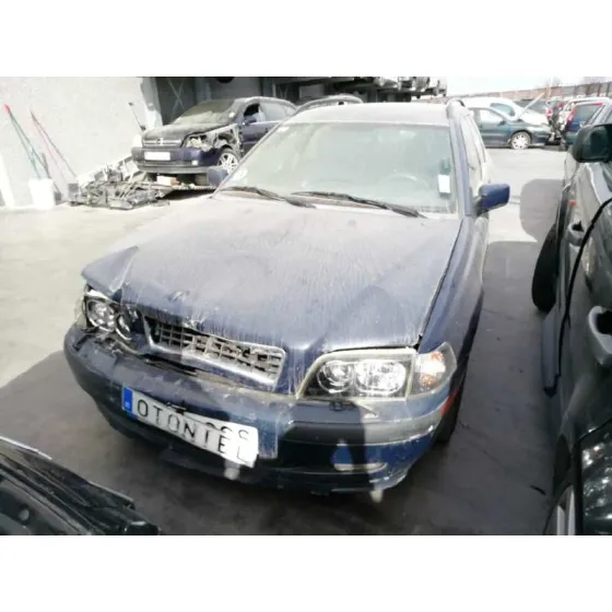 VOLVO V40 FAMILIAR '2002 2.0 T NEGRO