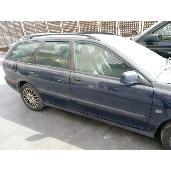 VOLVO V40 FAMILIAR '2002 2.0 T NEGRO
