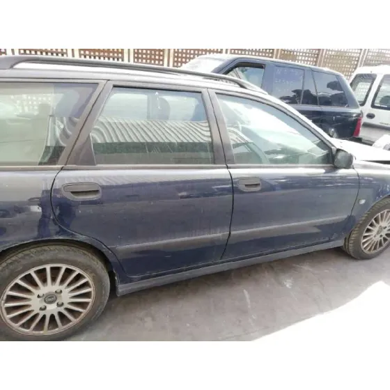 VOLVO V40 FAMILIAR '2002 2.0 T NEGRO