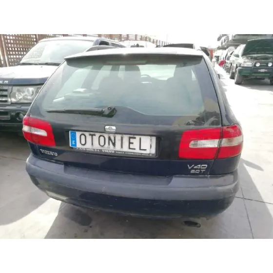 VOLVO V40 FAMILIAR '2002 2.0 T NEGRO