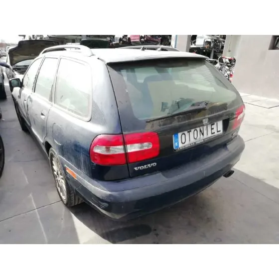 VOLVO V40 FAMILIAR '2002 2.0 T NEGRO