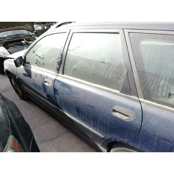VOLVO V40 FAMILIAR '2002 2.0 T NEGRO