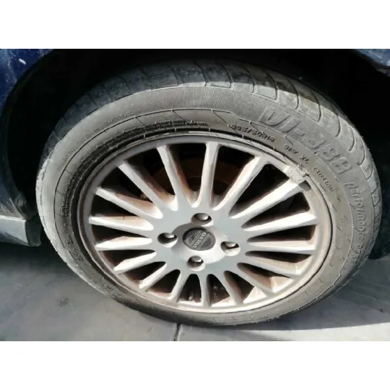 VOLVO V40 FAMILIAR '2002 2.0 T NEGRO