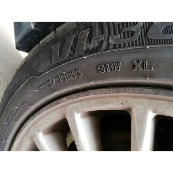 VOLVO V40 FAMILIAR '2002 2.0 T NEGRO