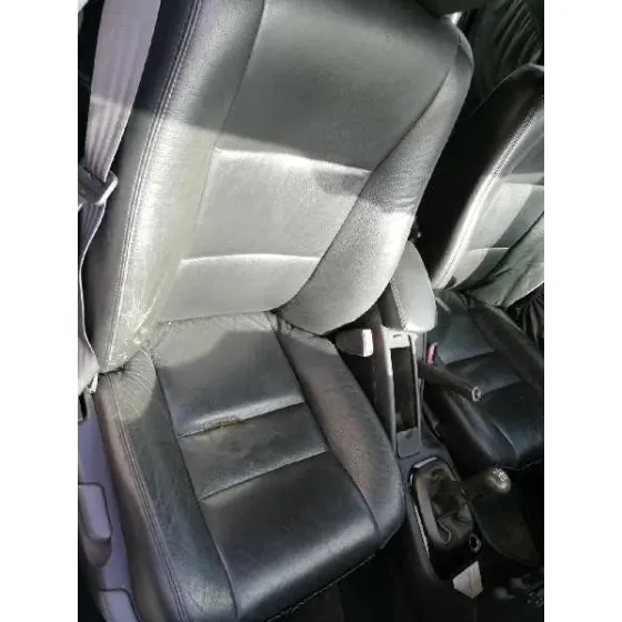 VOLVO V40 FAMILIAR '2002 2.0 T NEGRO