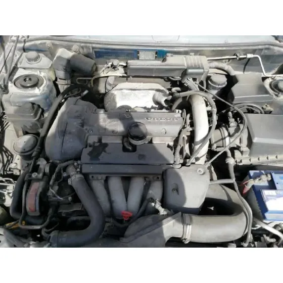 VOLVO V40 FAMILIAR '2002 2.0 T NEGRO