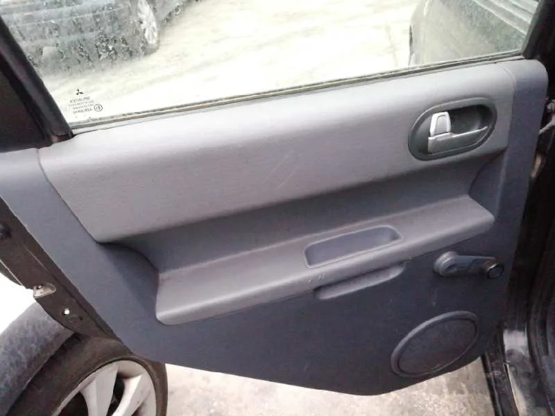 MITSUBISHI COLT BERLINA 5 (Z30A) '2005 1.1 INFORM (D) NEGRO
