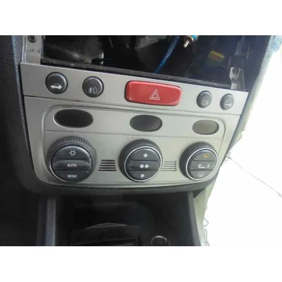 ALFA ROMEO 147 (190) '2005 1.9 JTD DISTINCTIVE NEGRO
