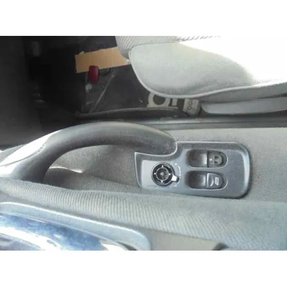 ALFA ROMEO 147 (190) '2005 1.9 JTD DISTINCTIVE NEGRO