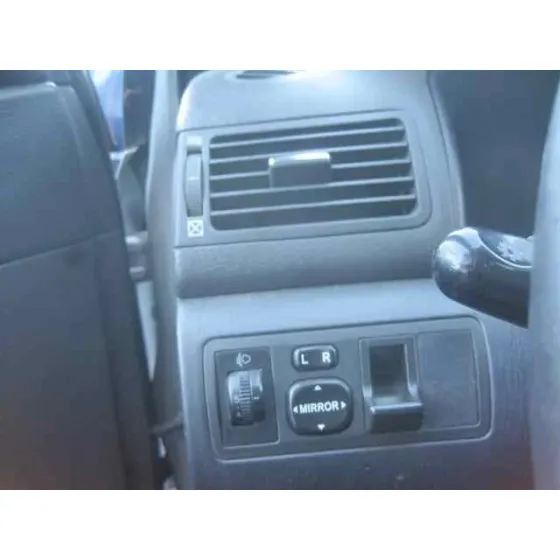 TOYOTA COROLLA (E12) '2002 1.6 LINEA SOL BERLINA 3/5 PLATA