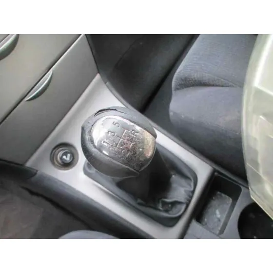 TOYOTA COROLLA (E12) '2003 2.0 D-4D SOL BERLINA GRIS