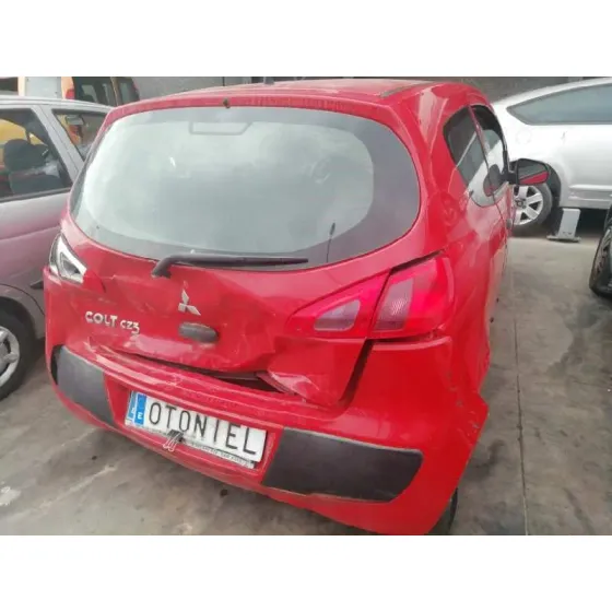 MITSUBISHI COLT BERLINA 3 (CZ) '2006 1.1 CAT ROJO