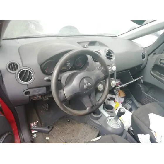 MITSUBISHI COLT BERLINA 3 (CZ) '2006 1.1 CAT ROJO