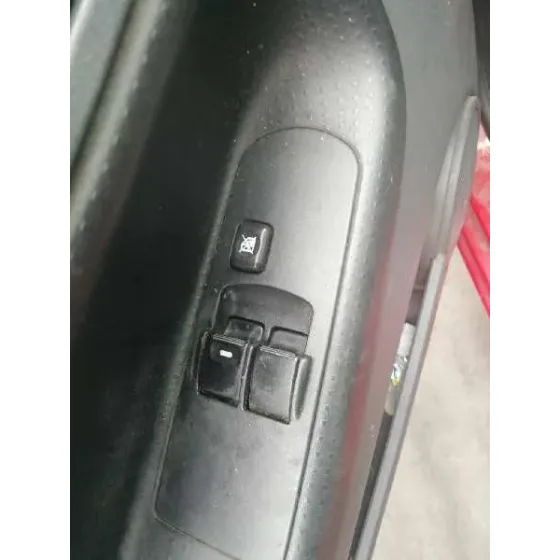 MITSUBISHI COLT BERLINA 3 (CZ) '2006 1.1 CAT ROJO