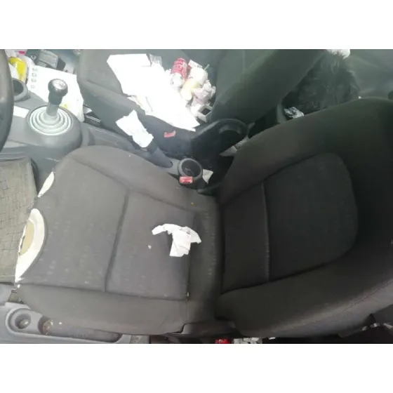 MITSUBISHI COLT BERLINA 3 (CZ) '2006 1.1 CAT ROJO