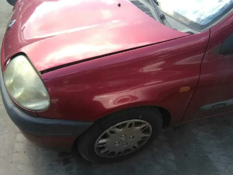 RENAULT CLIO II FASE I (B/CBO) RENAULT CLIO II FASE I (B/CBO) '2001 1.2 ALIZE ROJO 2000