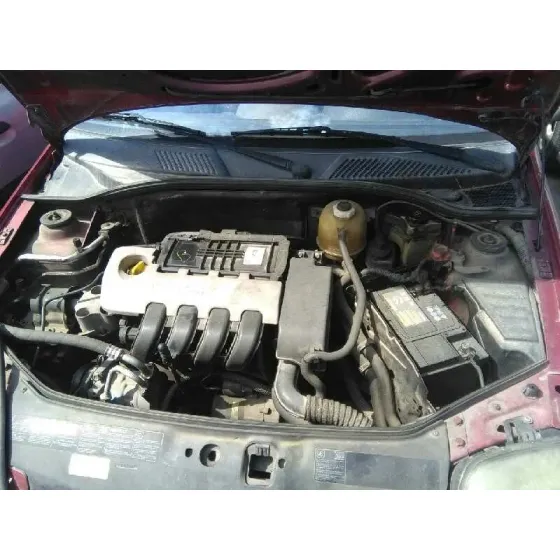 RENAULT CLIO II FASE I (B/CBO) '2001 1.2 ALIZE ROJO