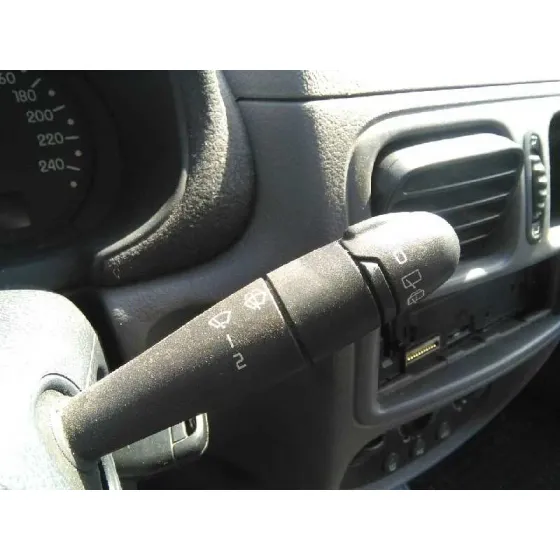 RENAULT CLIO II FASE I (B/CBO) '2001 1.2 ALIZE ROJO