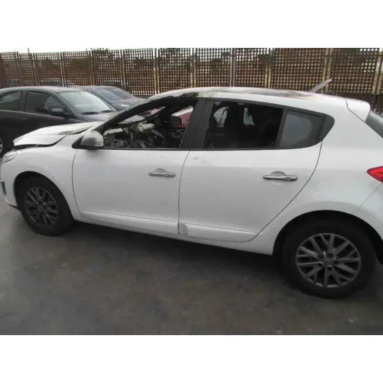 RENAULT MEGANE III BERLINA 5 P '2014 LIMITED BLANCO