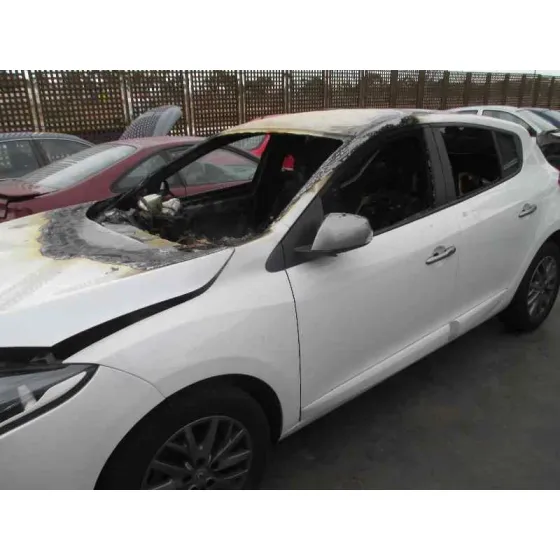 RENAULT MEGANE III BERLINA 5 P '2014 LIMITED BLANCO