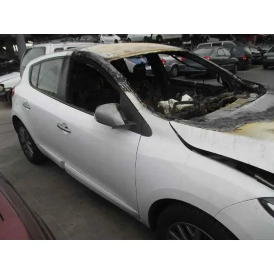 RENAULT MEGANE III BERLINA 5 P '2014 LIMITED BLANCO