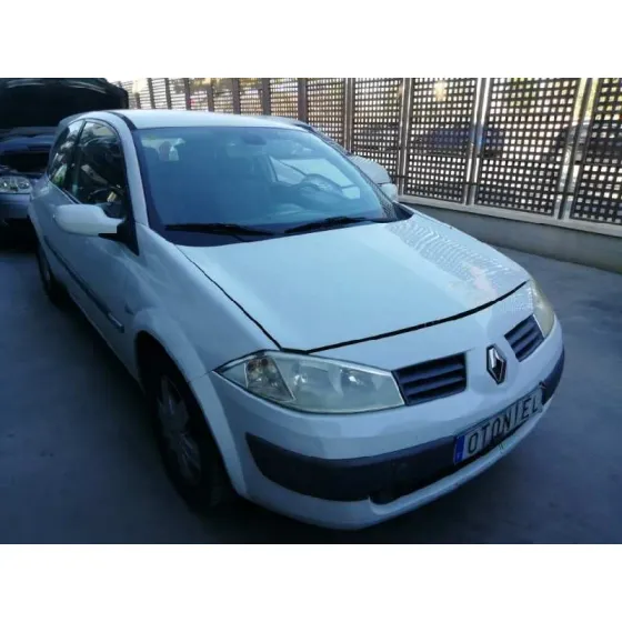 RENAULT MEGANE II BERLINA 3P '2004 CONFORT AUTHENTIQUE BLANCO