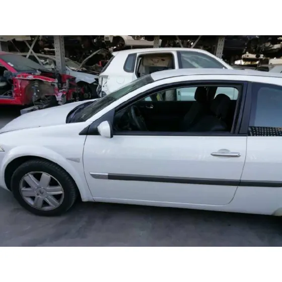 RENAULT MEGANE II BERLINA 3P '2004 CONFORT AUTHENTIQUE BLANCO