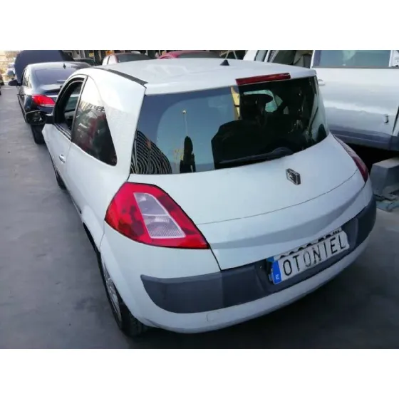 RENAULT MEGANE II BERLINA 3P '2004 CONFORT AUTHENTIQUE BLANCO