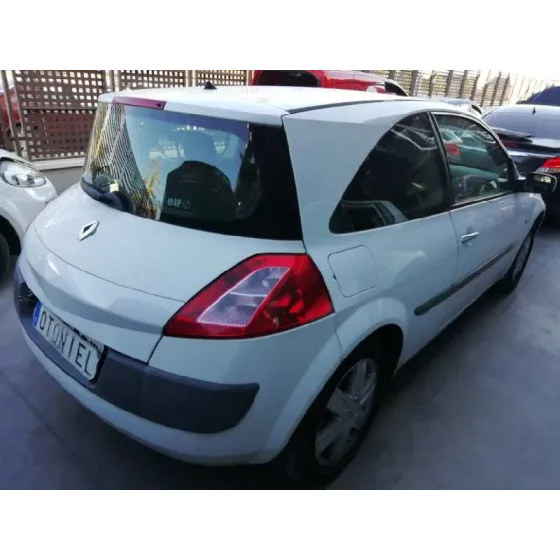 RENAULT MEGANE II BERLINA 3P '2004 CONFORT AUTHENTIQUE BLANCO