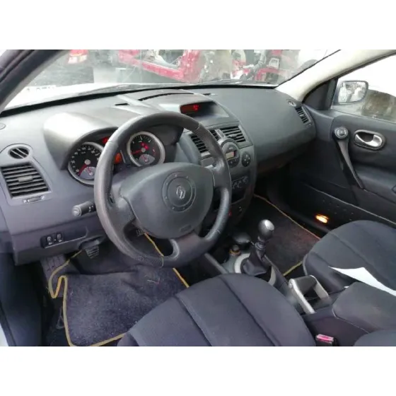 RENAULT MEGANE II BERLINA 3P '2004 CONFORT AUTHENTIQUE BLANCO